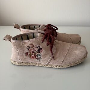 Toms Suede Bota Shoes Embroidered Booties Size 7